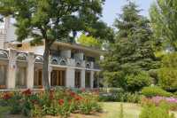 Zaliv Hotel, Kerch